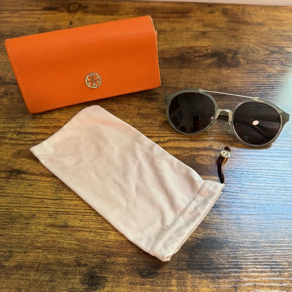 Tory Burch TY 9048 Plastic Frame Sunglasses with Case - Picture 1 of 10